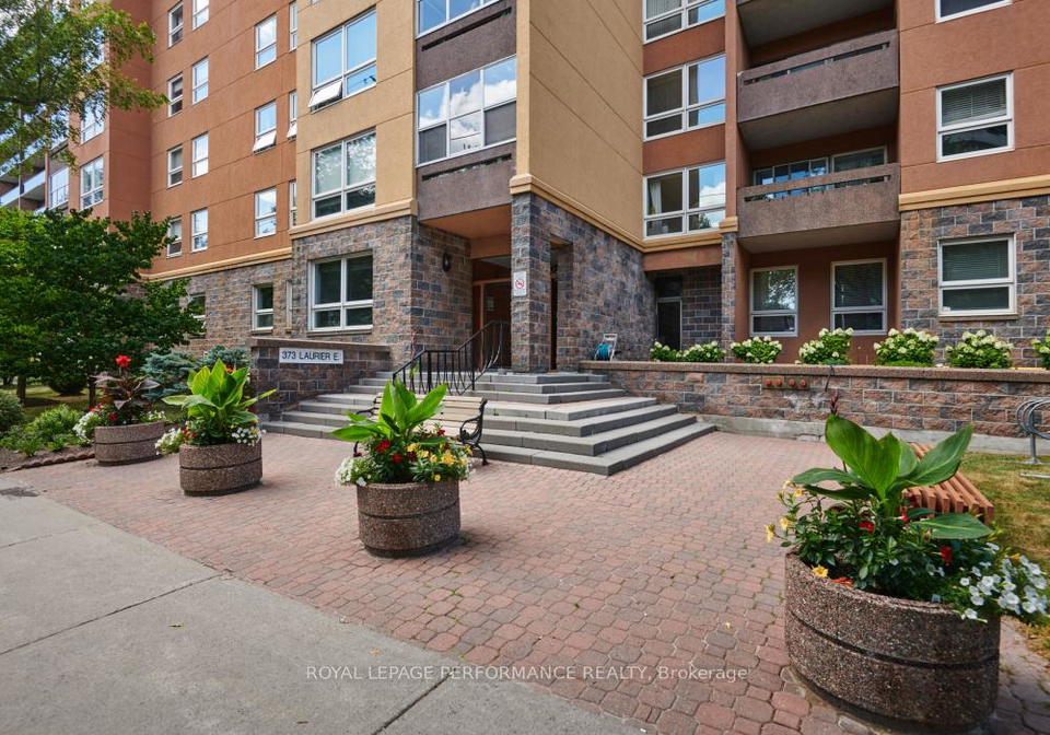 373-laurier-avenue-e-e-ottawa-ontario-x12322105