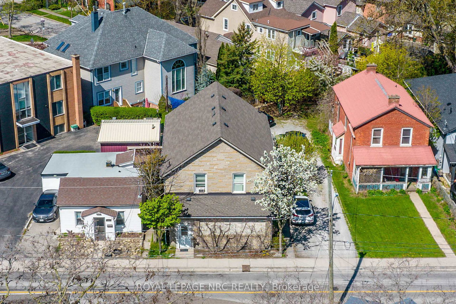 33-lake-street-st-catharines-ontario-x12324597