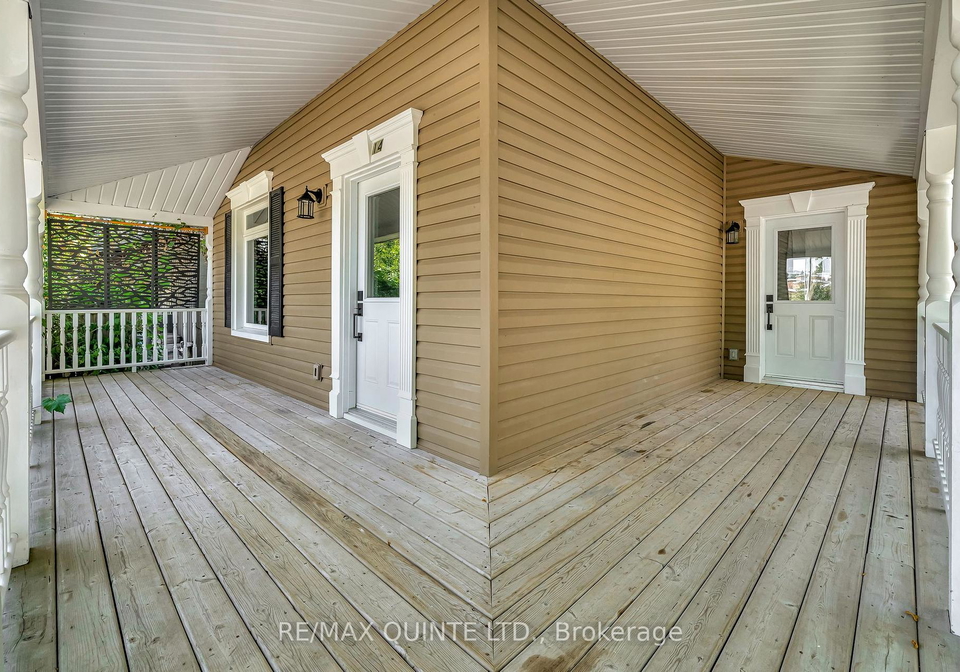 14-elm-street-prince-edward-county-ontario-x12325033
