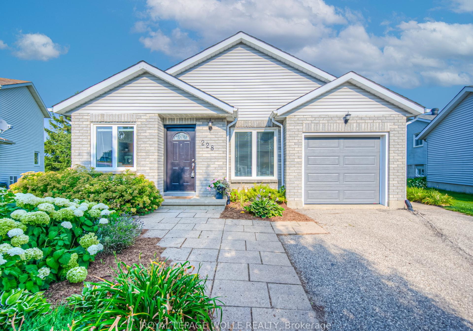 228-haldane-court-waterloo-ontario-x12327340