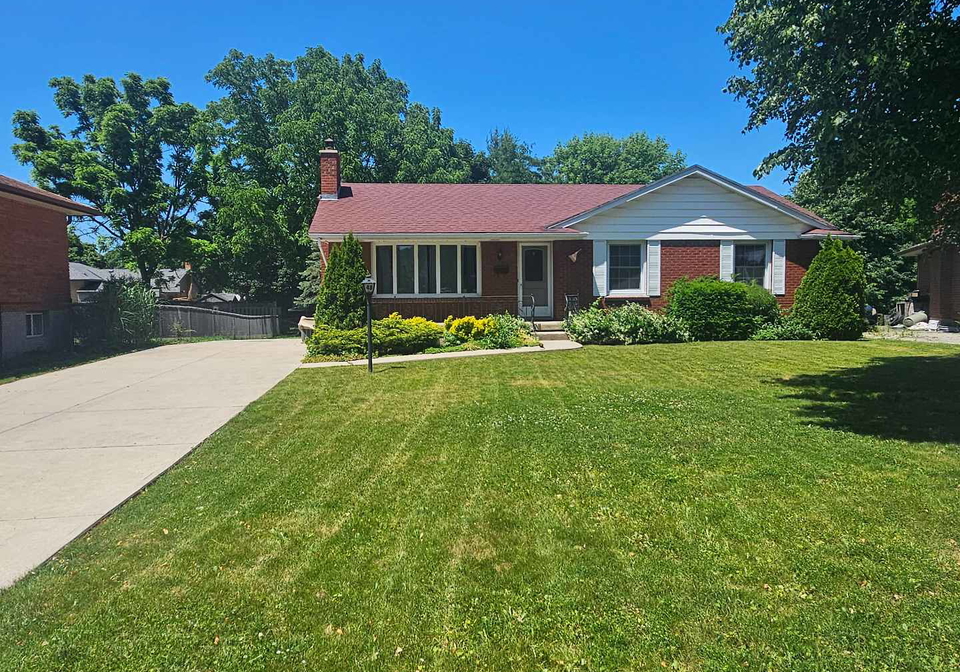 48-honeysuckle-crescent-london-east-ontario-x12327604