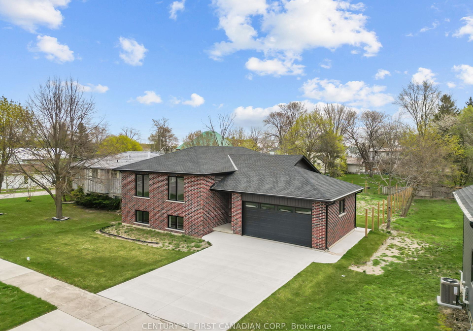 134-king-street-lambton-shores-ontario-x12328071