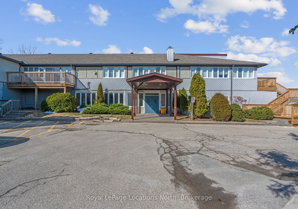 209472-highway-26-highway-blue-mountains-ontario-x12328976