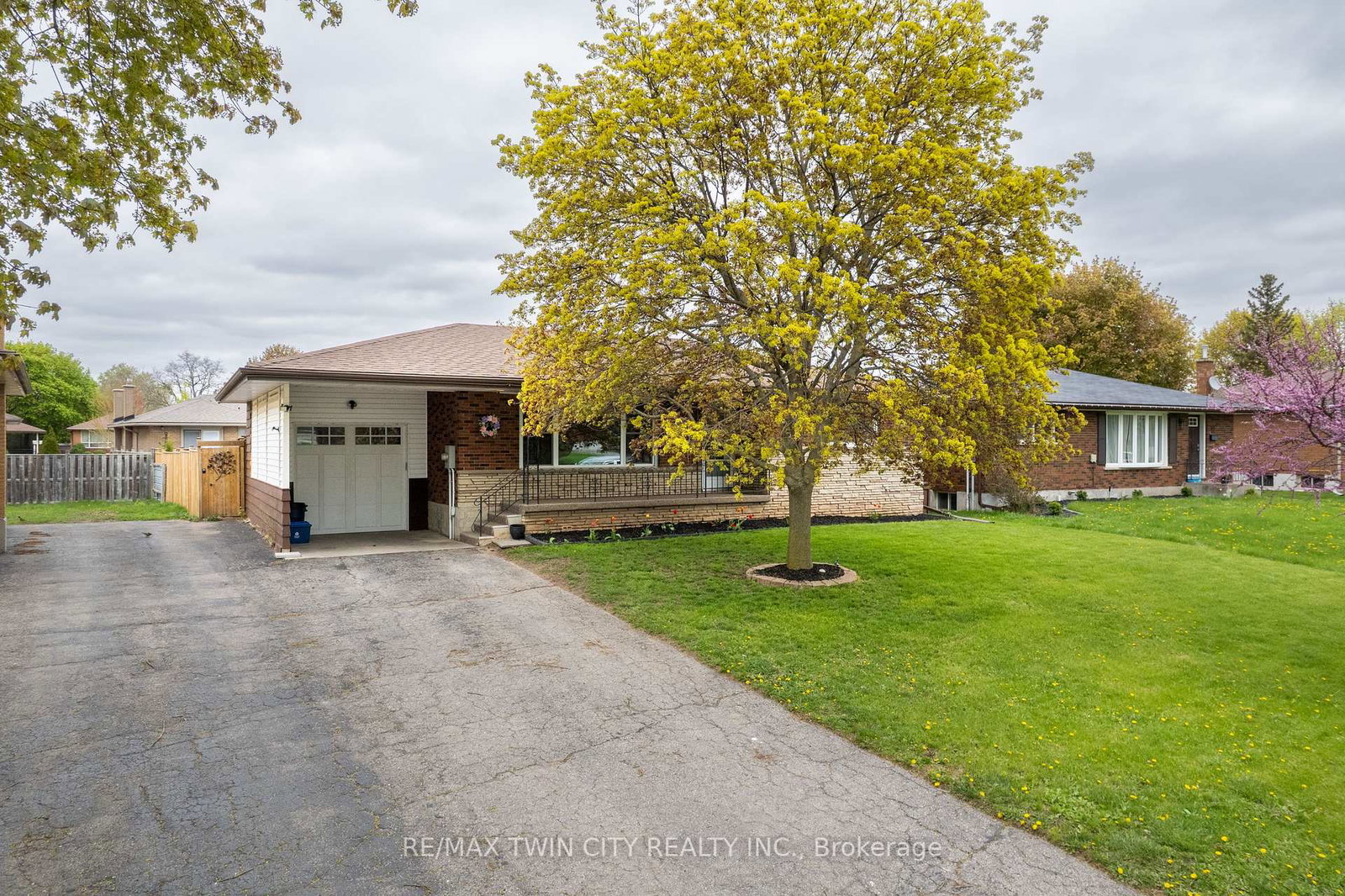 8-pembroke-avenue-brantford-ontario-x12329640