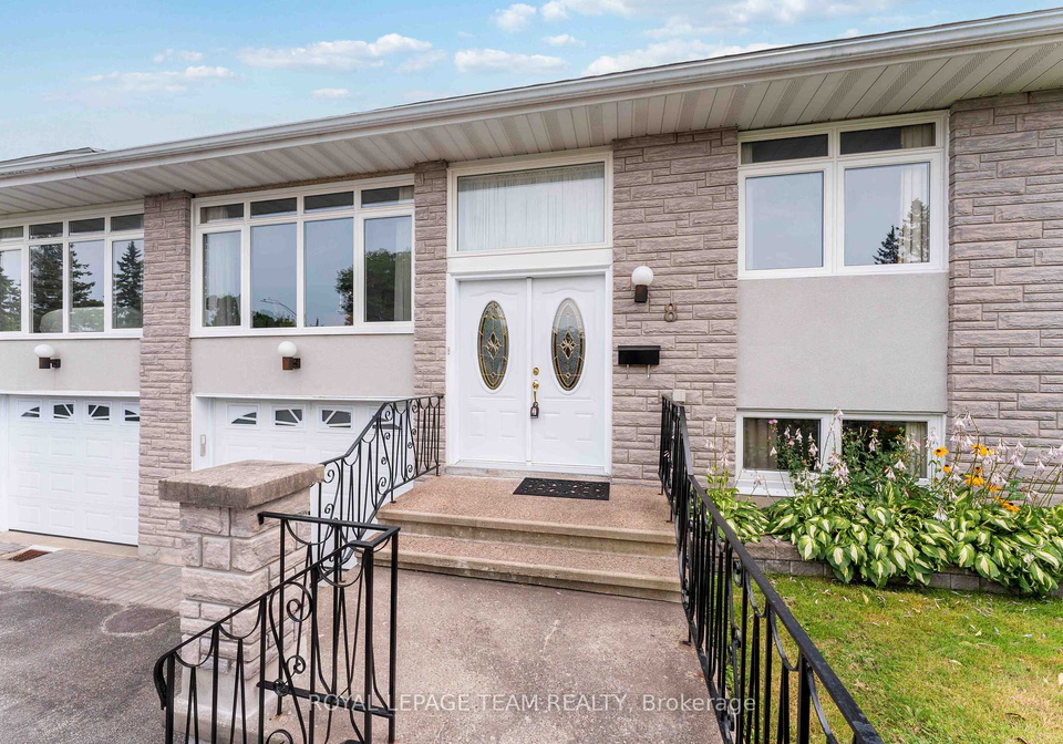8-oakwood-avenue-ottawa-ontario-x12329710
