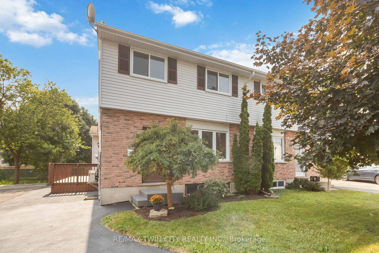 52-debby-crescent-brantford-ontario-x12330074