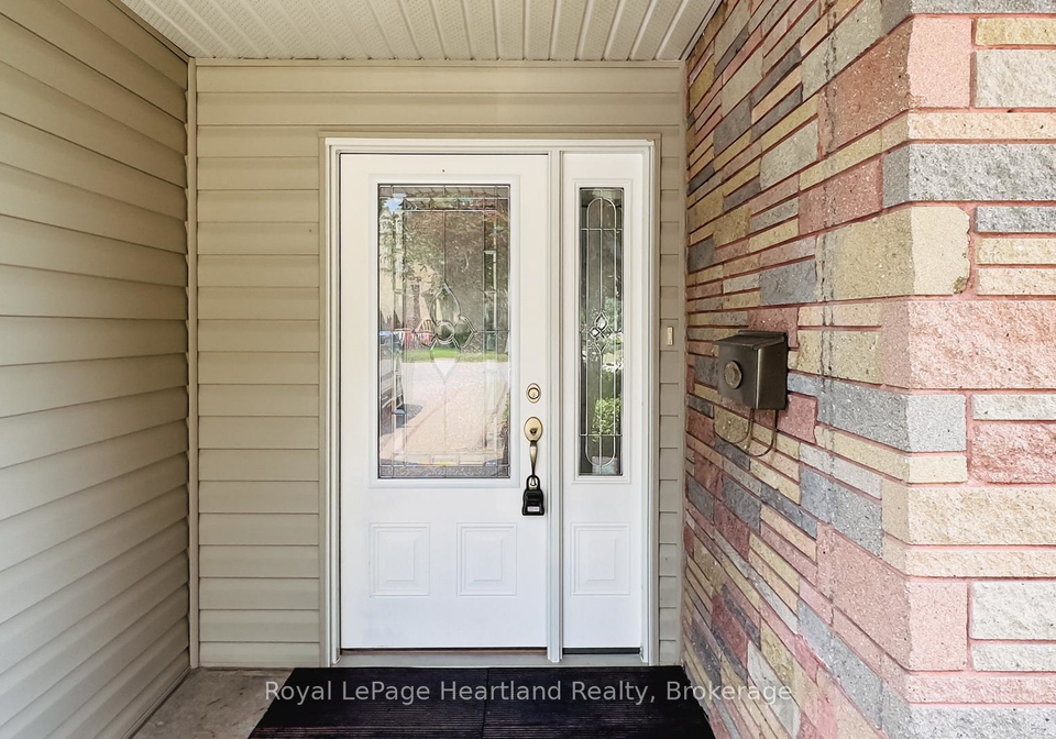 218-princess-street-e-central-huron-ontario-x12330343