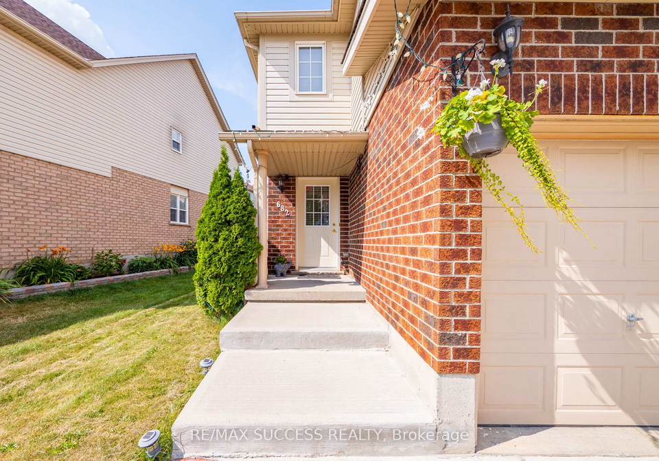 682-activa-avenue-kitchener-ontario-x12330509