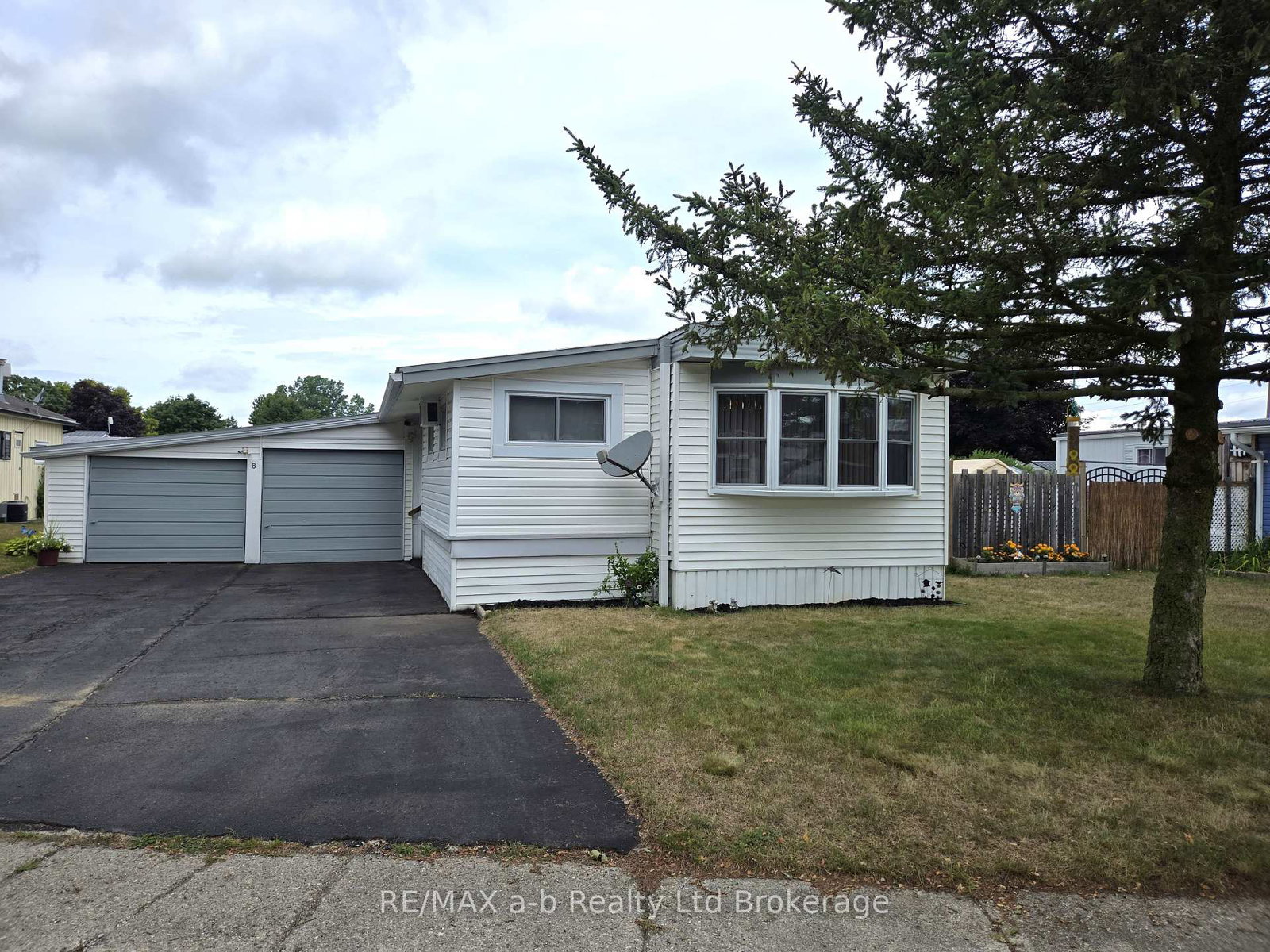 8-third-street-norfolk-ontario-x12331445