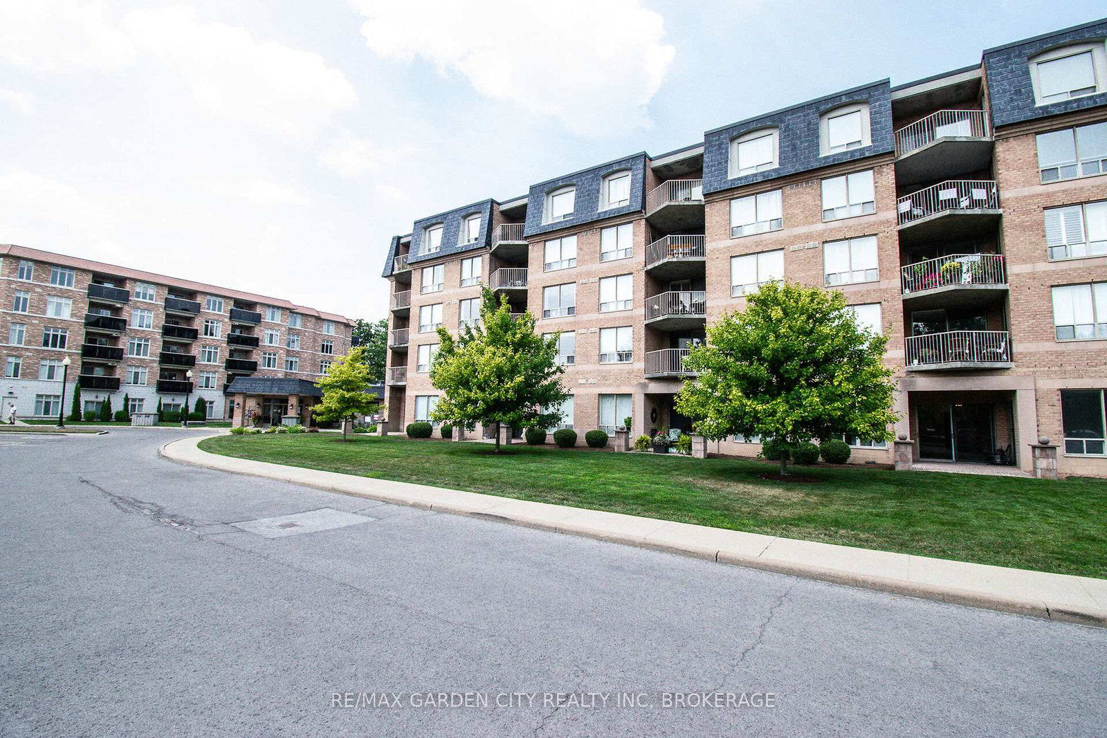 8111-forest-glen-drive-niagara-falls-ontario-x12332530