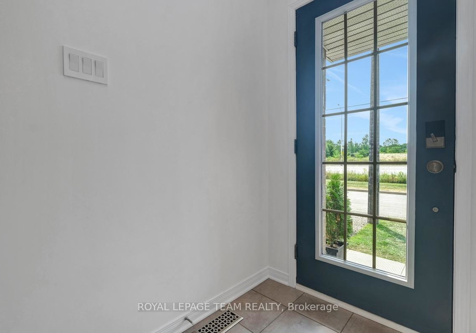 153-camden-private-ottawa-ontario-x12332578