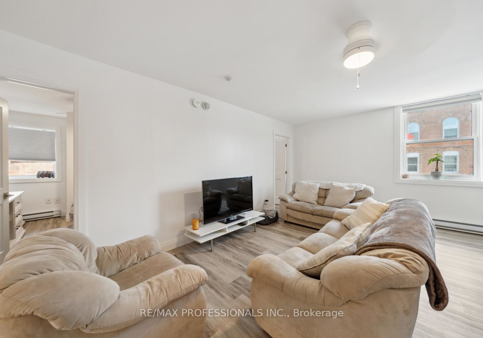 1manitoba-street-bracebridge-ontario-x12332786