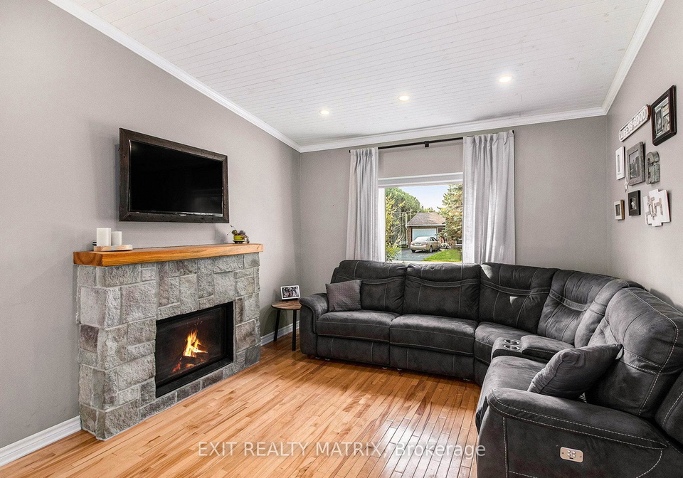 24-ste-therese-boulevard-russell-ontario-x12332934