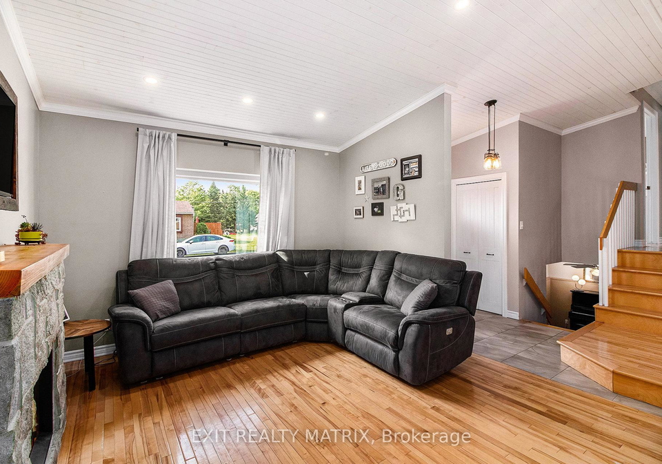 24-ste-therese-boulevard-russell-ontario-x12332934