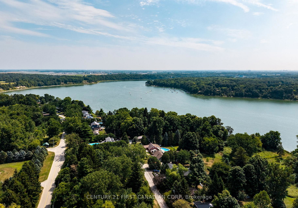 21084-riverview-drive-thames-centre-ontario-x12332935