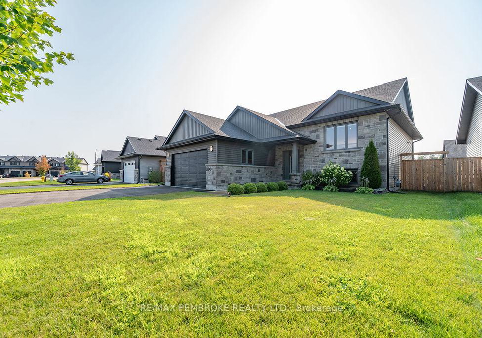 13-drew-street-petawawa-ontario-x12333863
