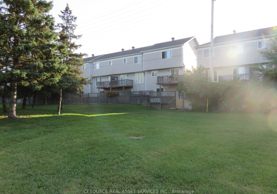 20-barnaby-private-ottawa-ontario-x12335810