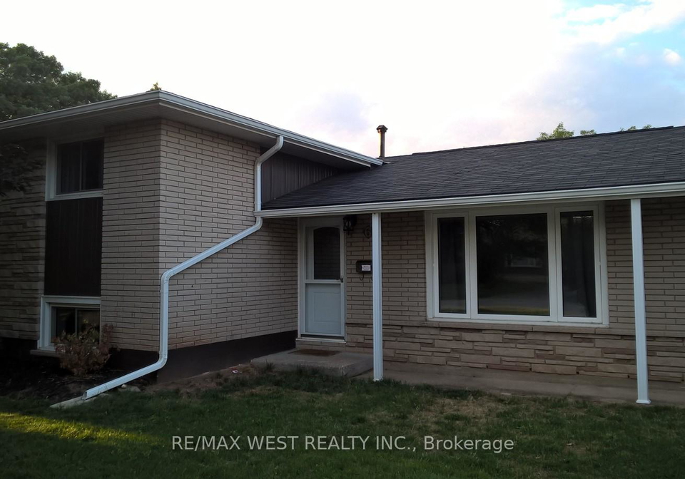 6-forest-road-grimsby-ontario-x12335841