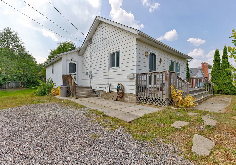 3751-b-line-road-laurentian-valley-ontario-x12336423