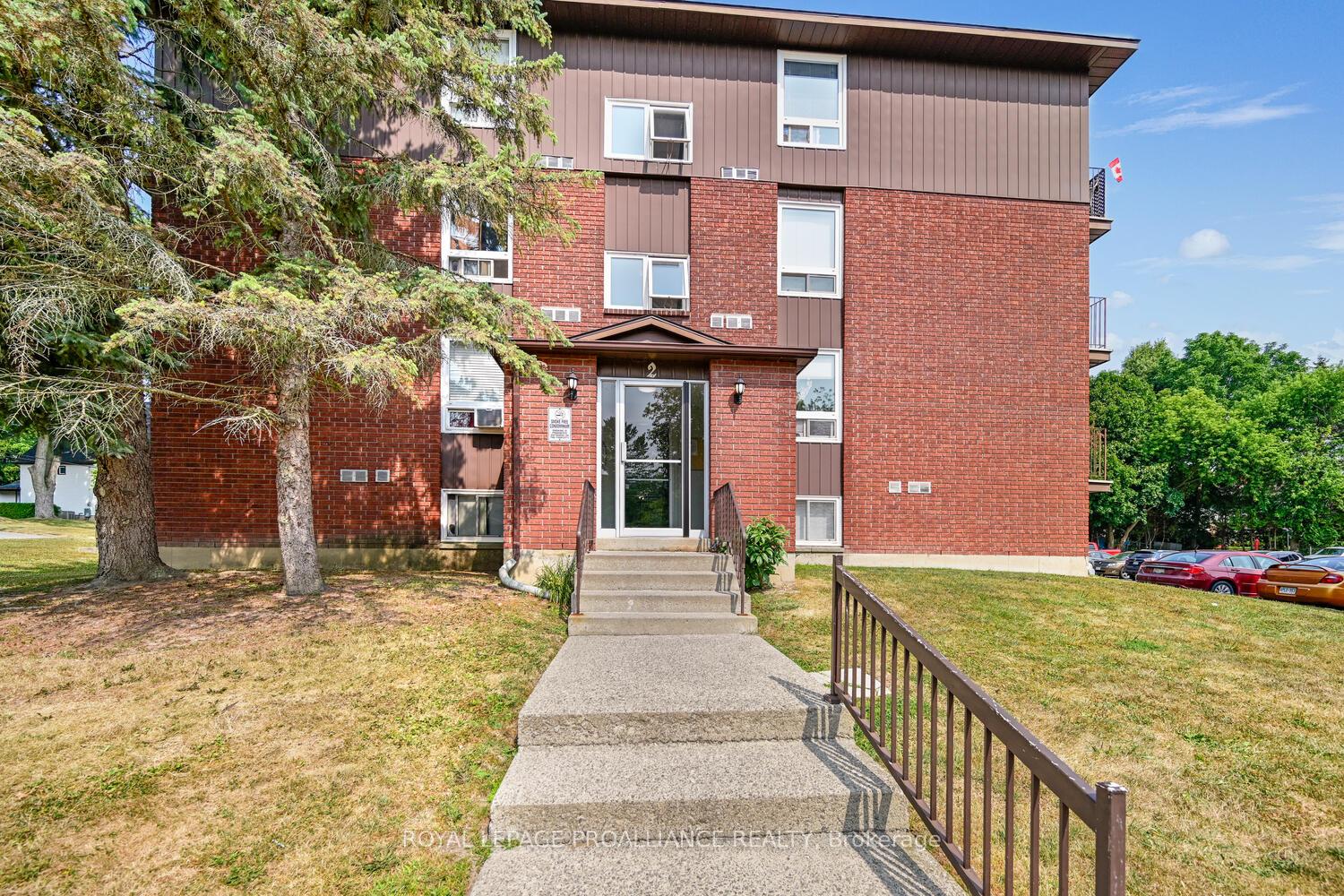 2-charlotte-place-brockville-ontario-x12336738