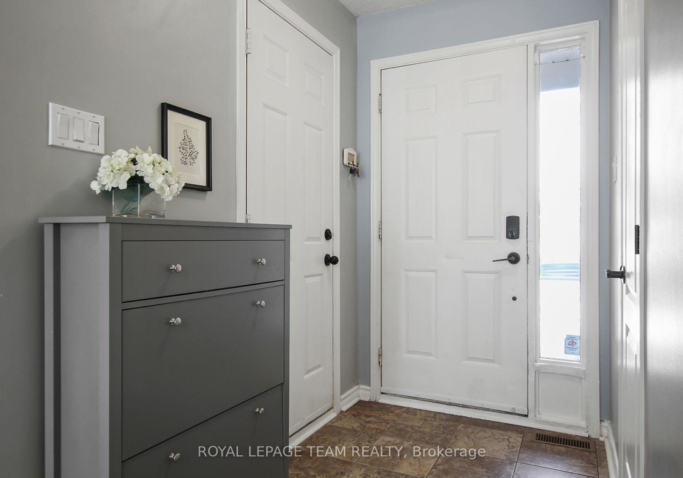 6-whitegate-crescent-ottawa-ontario-x12337037
