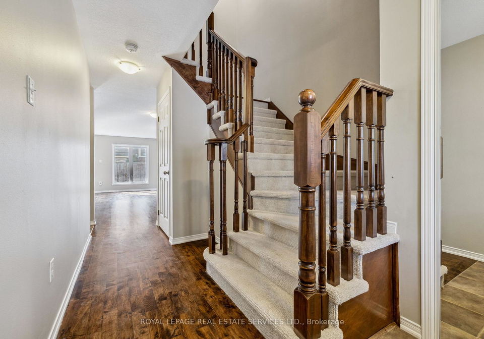 8-bradley-avenue-hamilton-ontario-x12337068