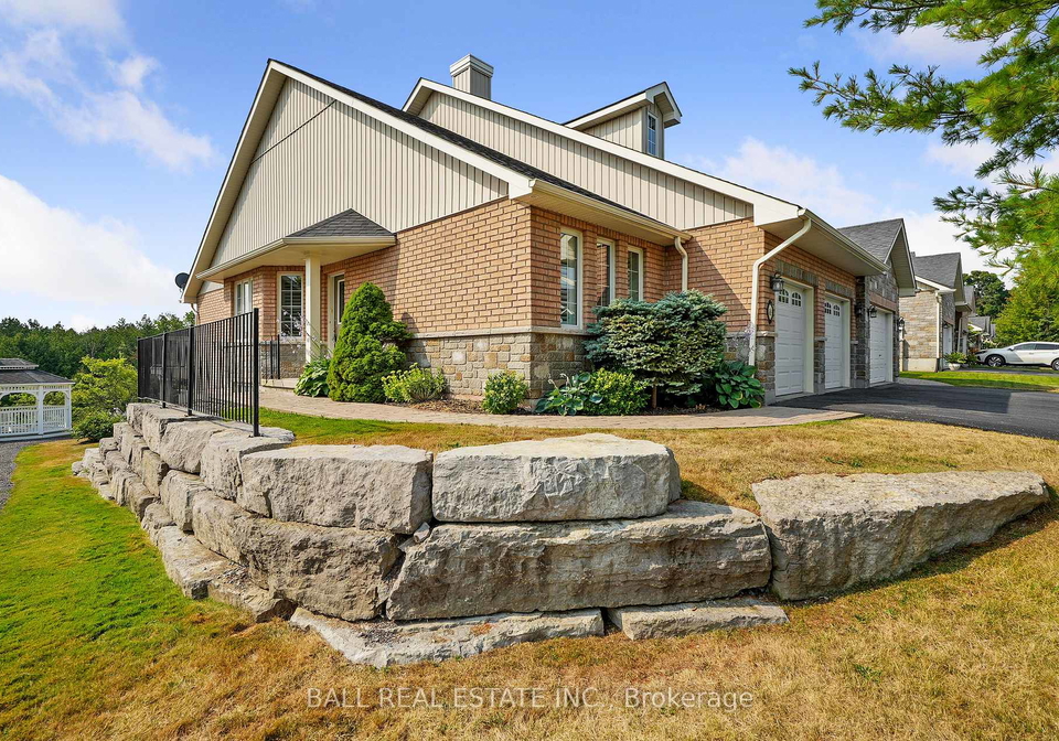 89-village-crescent-s-peterborough-west-ontario-x12337338