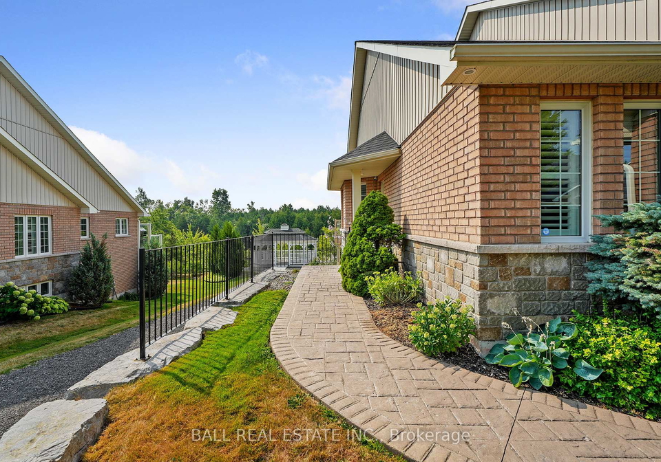 89-village-crescent-s-peterborough-west-ontario-x12337338