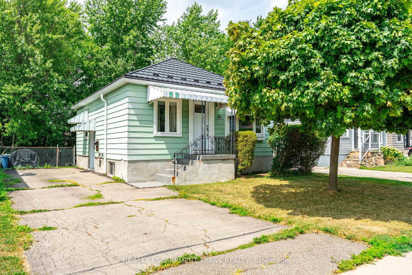 218-east-27th-street-hamilton-ontario-x12337913