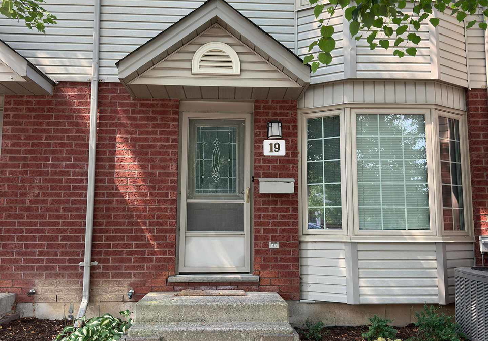 70-chapman-court-london-north-ontario-x12338420