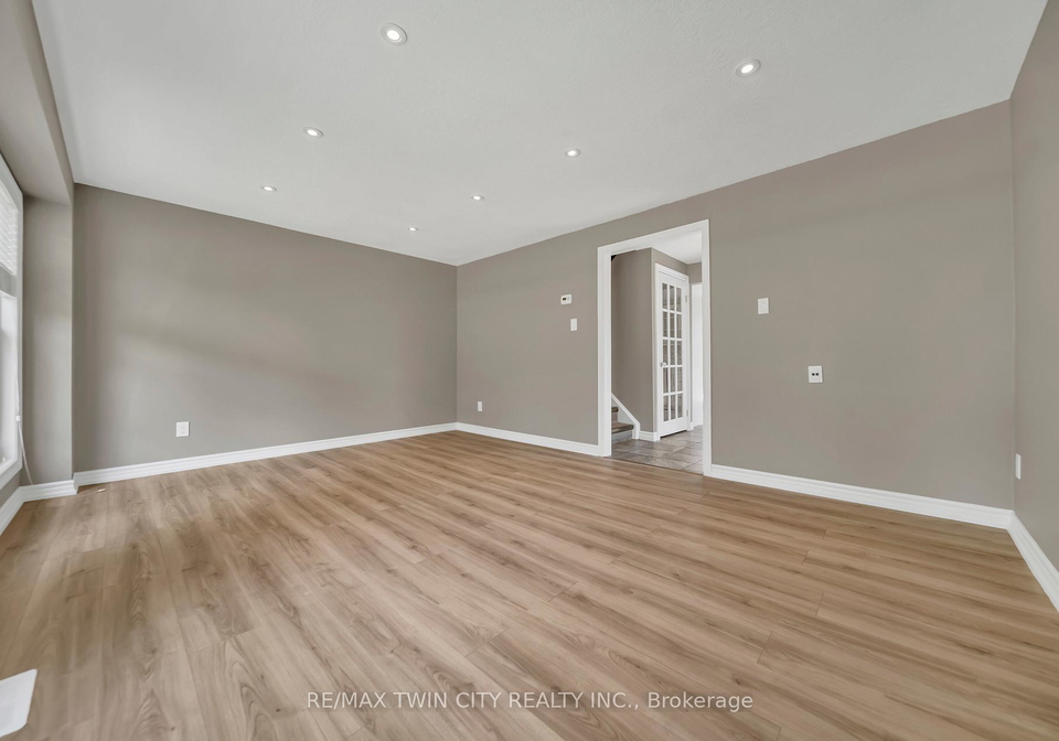 28-uxbridge-crescent-kitchener-ontario-x12338998