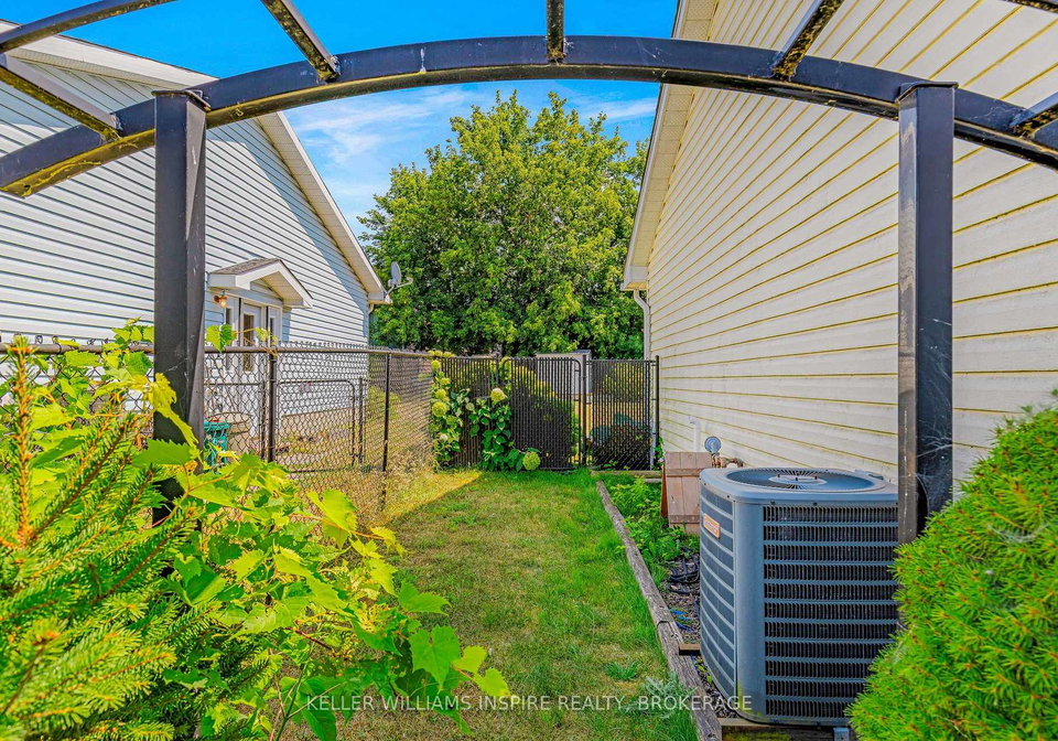 5327-maple-street-s-edwardsburghcardinal-ontario-x12339100
