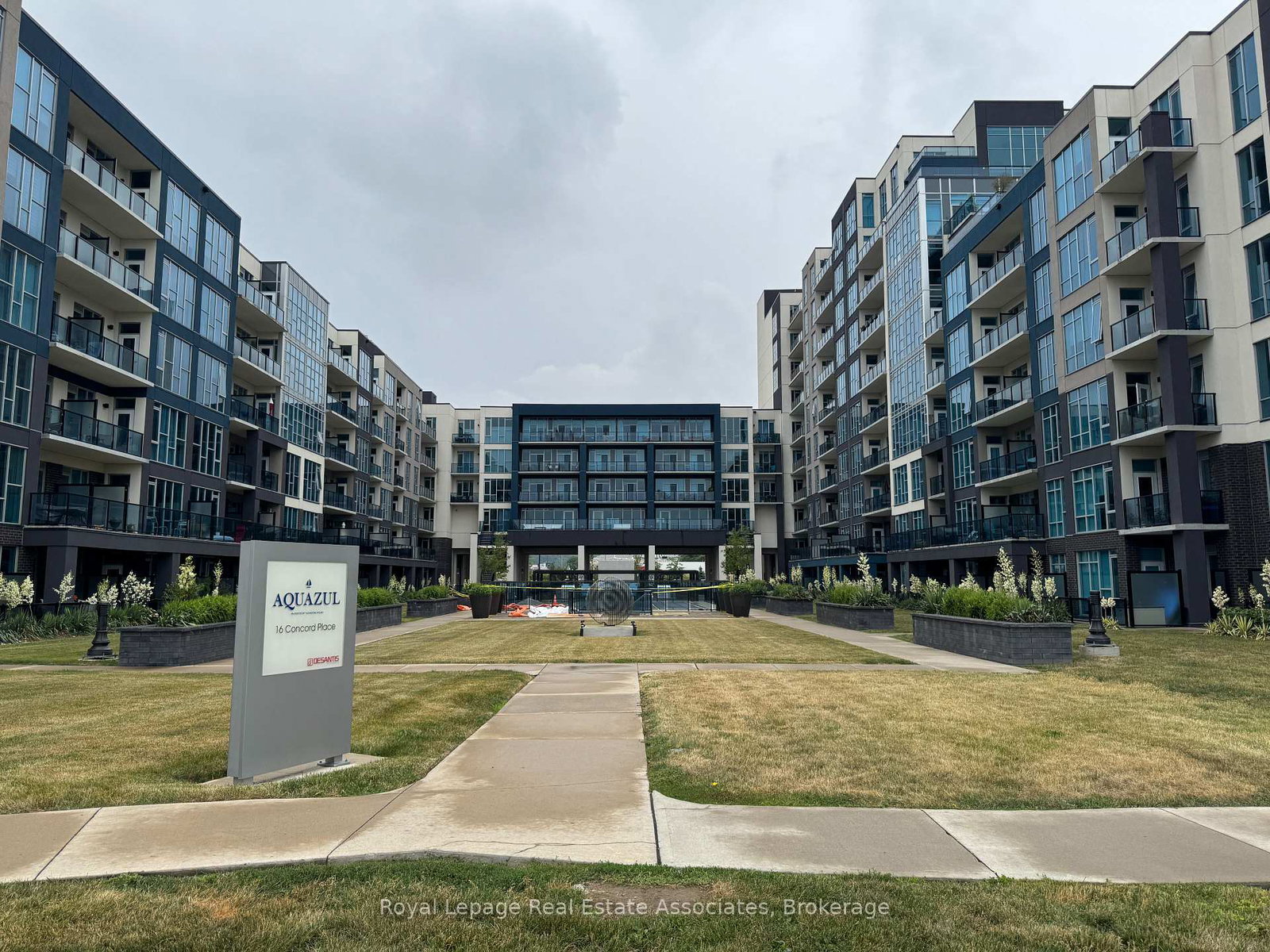 16-concord-place-grimsby-ontario-x12340570