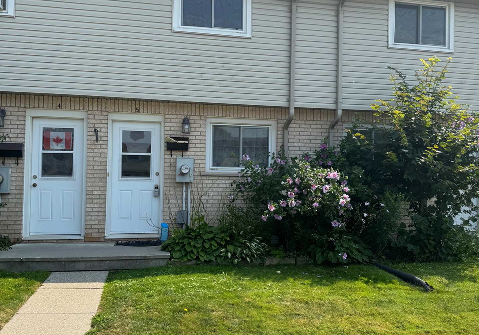 9springbank-avenue-n-woodstock-ontario-x12340630