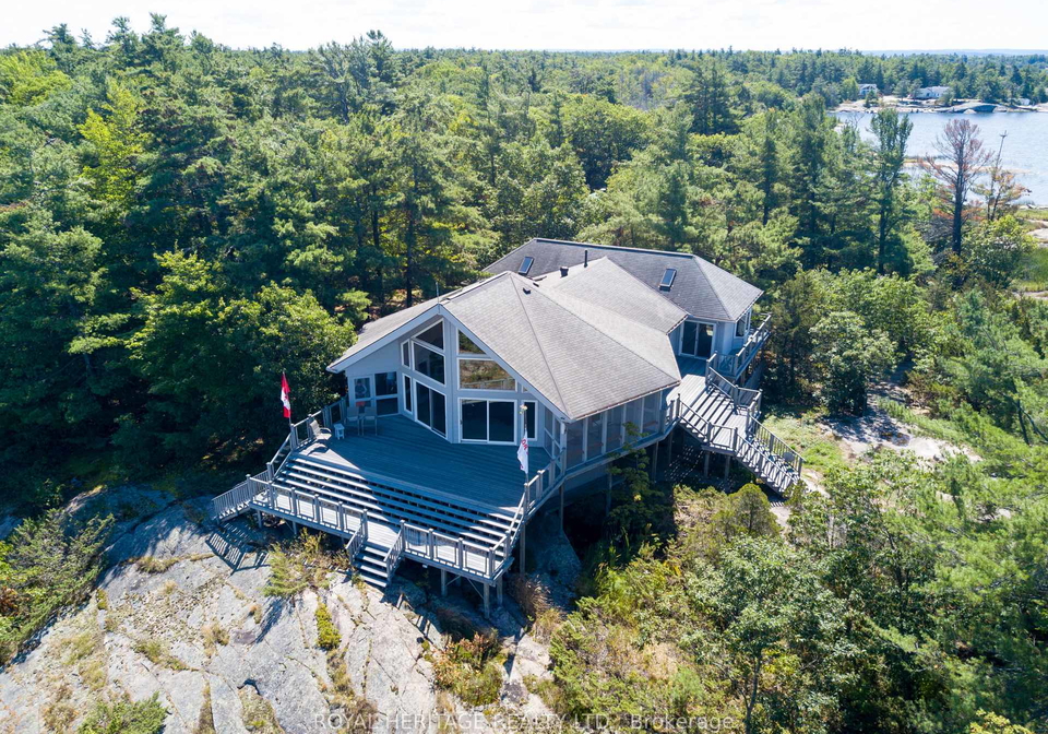 7224-is-630-island-georgian-bay-ontario-x12340972