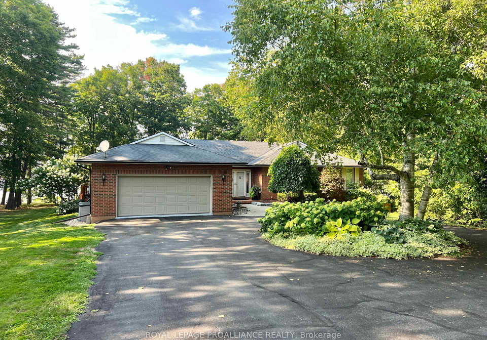 1712-county-road-3-prince-edward-county-ontario-x12341768