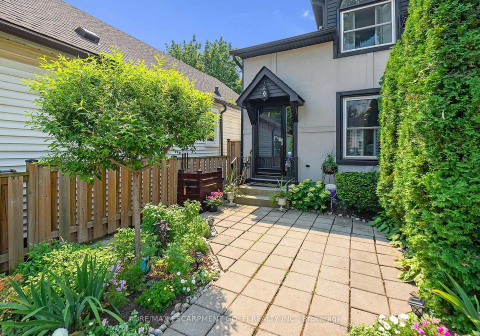 2macaulay-street-w-hamilton-ontario-x12342985