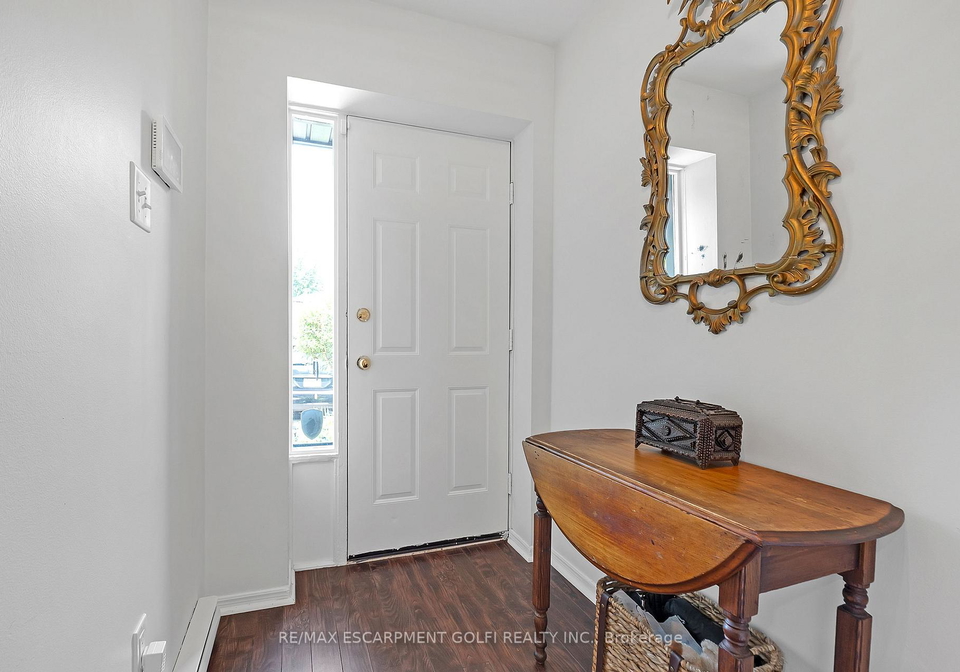 2macaulay-street-w-hamilton-ontario-x12342985