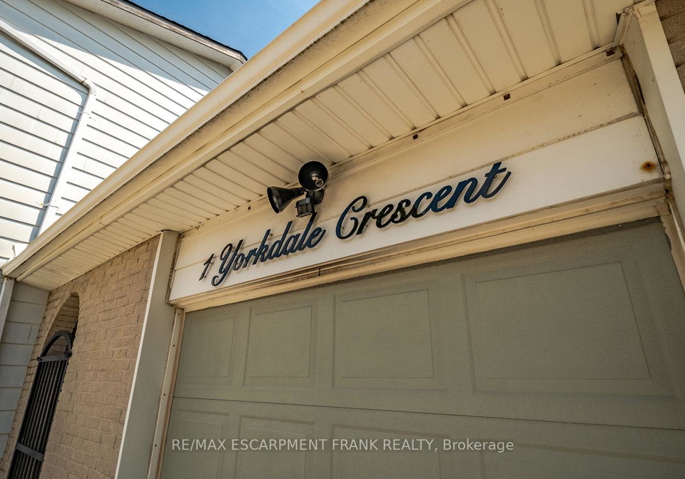 1-yorkdale-crescent-hamilton-ontario-x12345514
