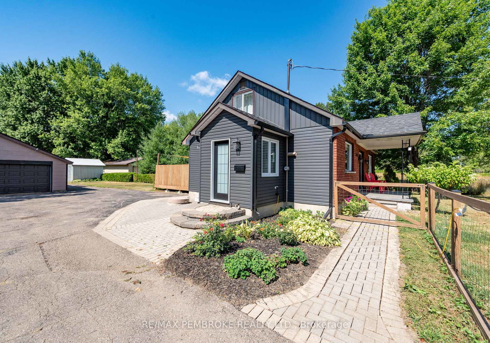 214-golf-course-road-laurentian-valley-ontario-x12345983