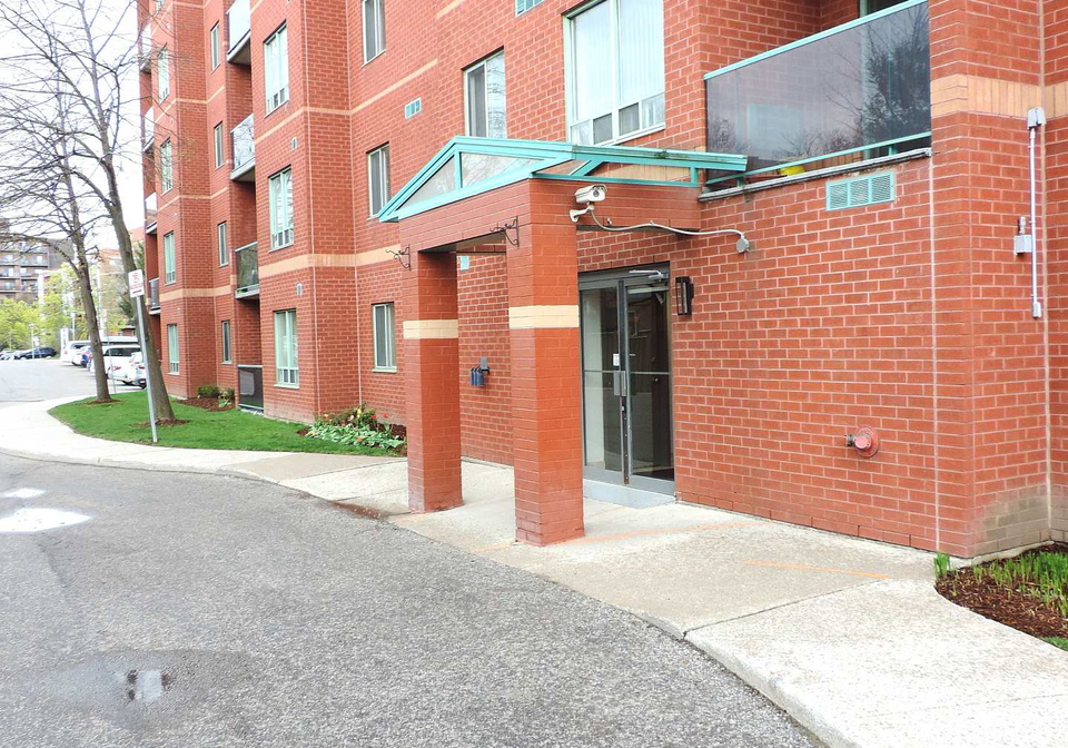 76-base-line-road-w-london-south-ontario-x12346937
