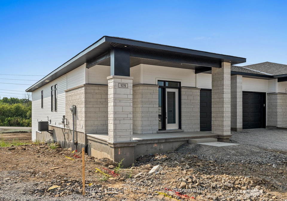 1076-moore-street-brockville-ontario-x12347622