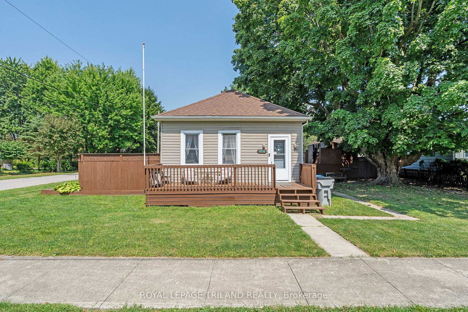 8026-centre-street-brooke-alvinston-ontario-x12347782