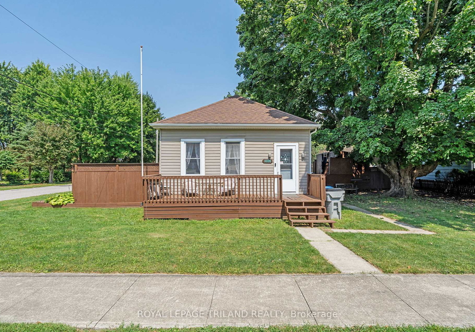 8026-centre-street-brooke-alvinston-ontario-x12347782
