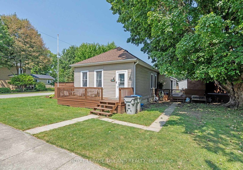 8026-centre-street-brooke-alvinston-ontario-x12347782
