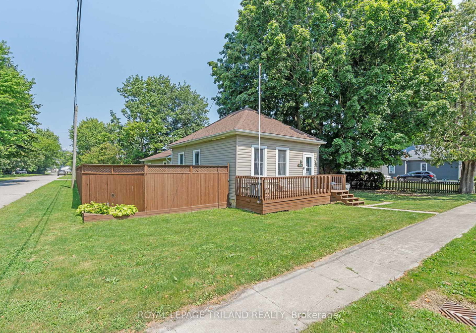 8026-centre-street-brooke-alvinston-ontario-x12347782