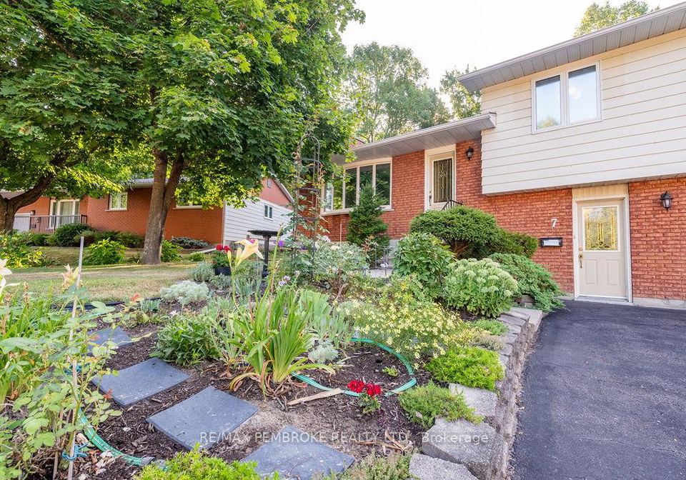 7-indian-court-laurentian-valley-ontario-x12348392