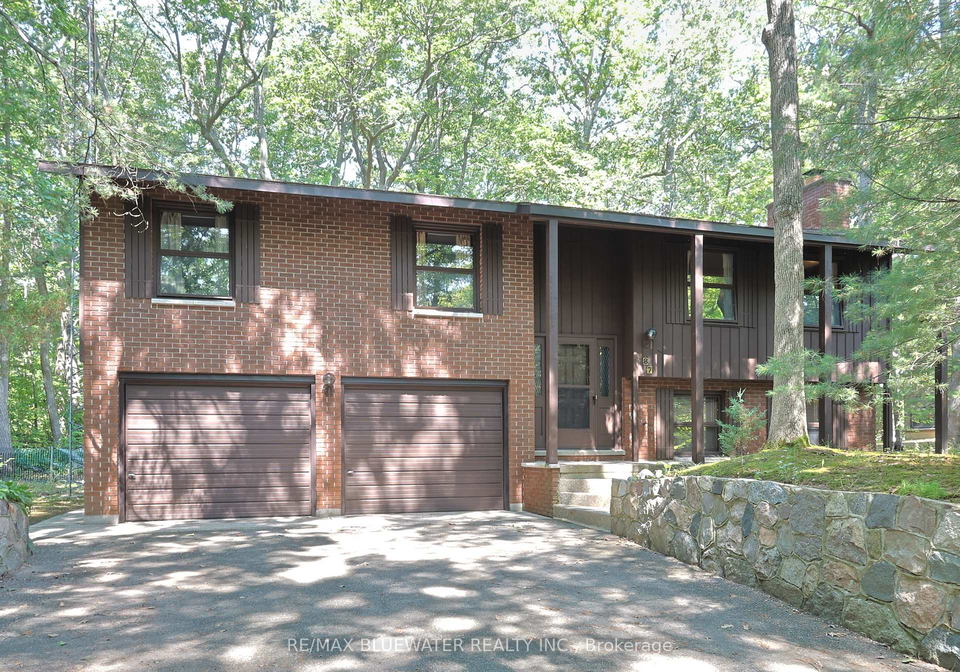 10346-pines-parkway-lambton-shores-ontario-x12349788