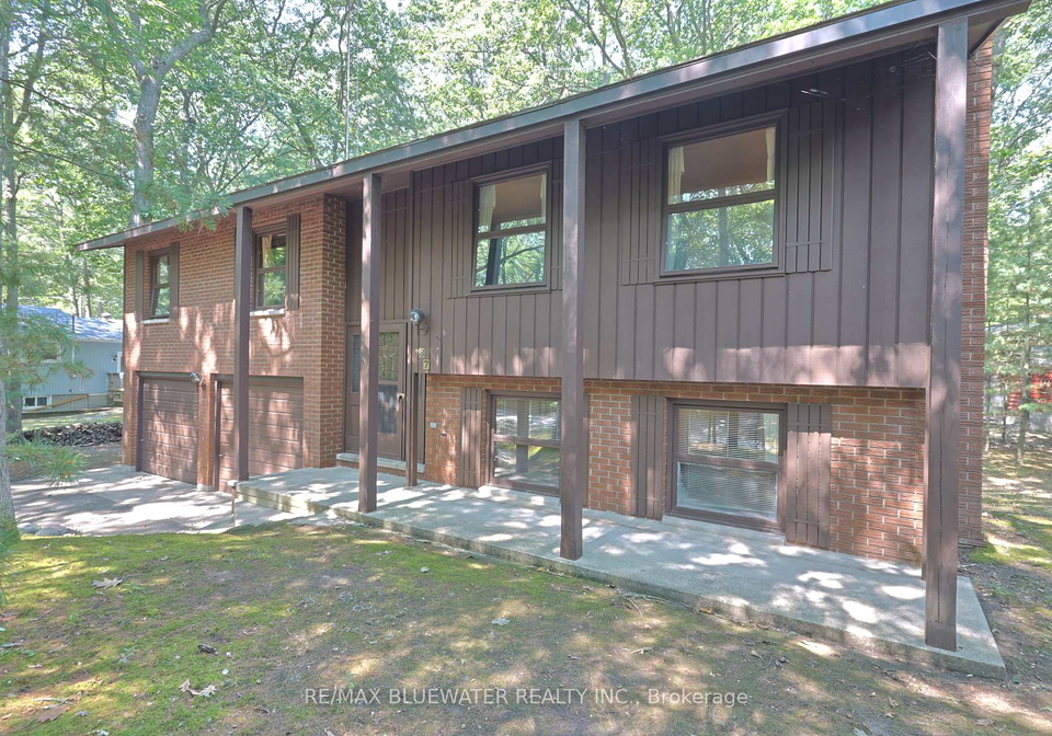 10346-pines-parkway-lambton-shores-ontario-x12349788