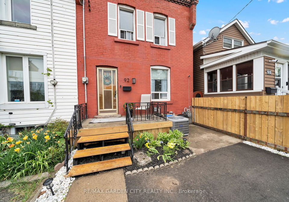 92-glendale-avenue-n-hamilton-ontario-x12352730